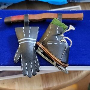 Stylish Black Leather Brooch Set